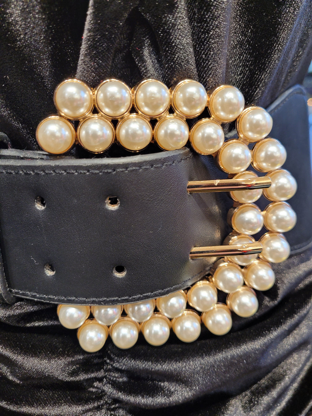 PEARL BUCKLE BELT